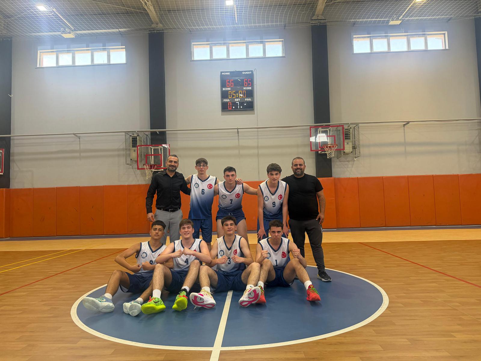 GENÇ ERKEKLER BASKETBOL MÜSABAKALARINDA FİNALE YÜKSELEN BAŞARI